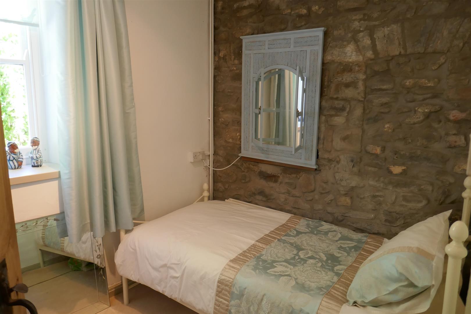 SNUG/BEDROOM